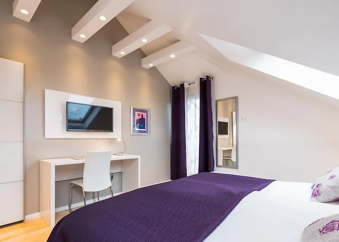 Laura Lux Suites